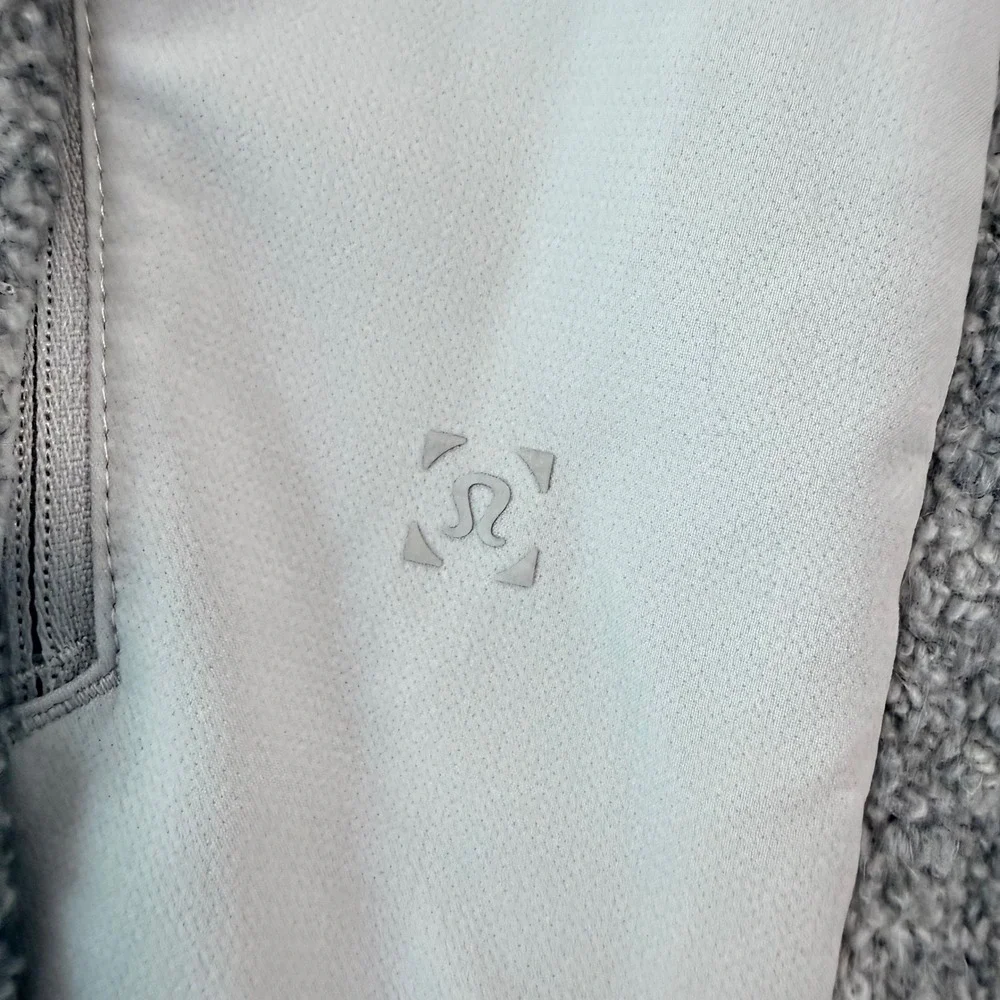 Lululemon‎ Men's Tundra Trek Vest Heathered Silver Spoon Size XS